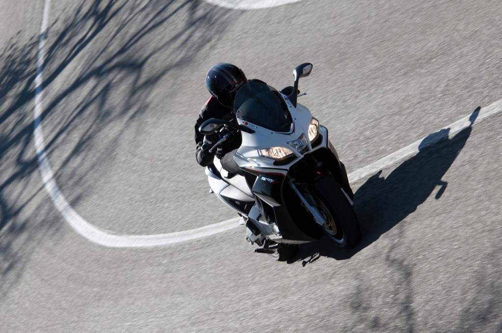 Фото скутера Aprilia SRV 850 ABS